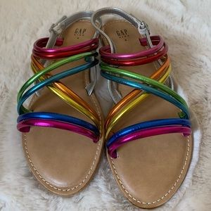 NWOT GAP Rainbow Sandals (Girls Size 4)